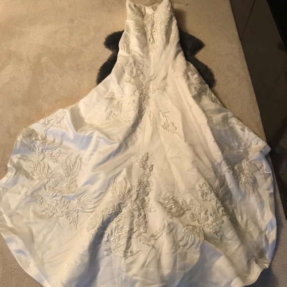 Oleg Cassini Wedding Dress - Picture 3 of 8